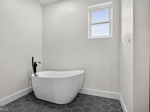 2407 W Seybert Street, Philadelphia PA 19121