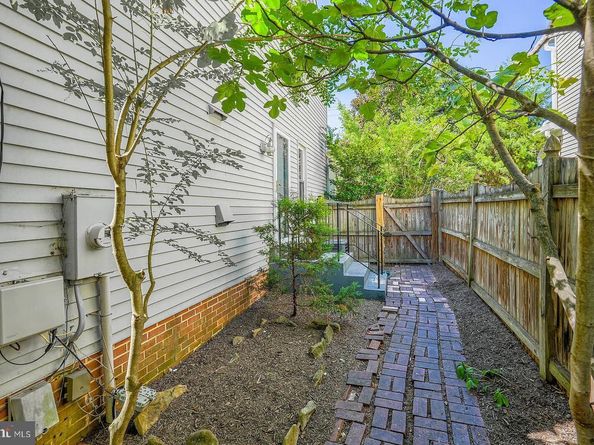 35 N Highland Street, Arlington VA 22201