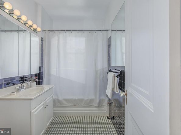 4000 Cathedral Avenue NW 516B, Washington DC 20016