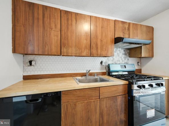 2500 N Van Dorn Street 406, Alexandria VA 22302
