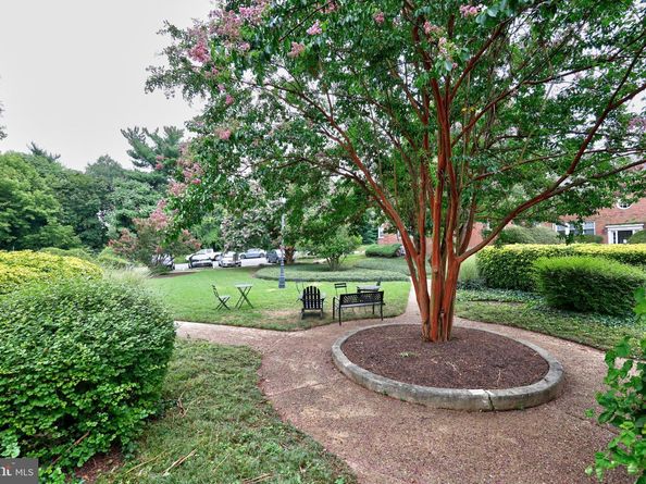 1814 W Abingdon Drive 201, Alexandria VA 22314