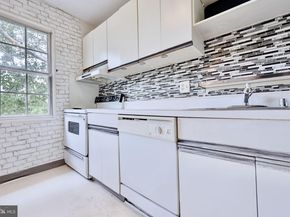1814 W Abingdon Drive 201, Alexandria VA 22314