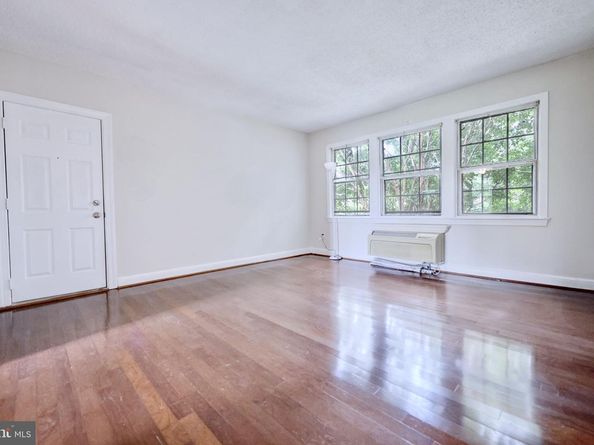 1814 W Abingdon Drive 201, Alexandria VA 22314