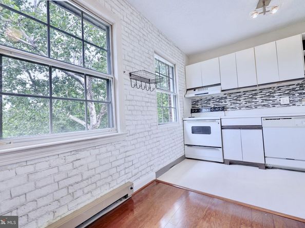 1814 W Abingdon Drive 201, Alexandria VA 22314