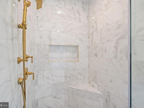 5631 Macarthur Boulevard NW, Washington DC 20016