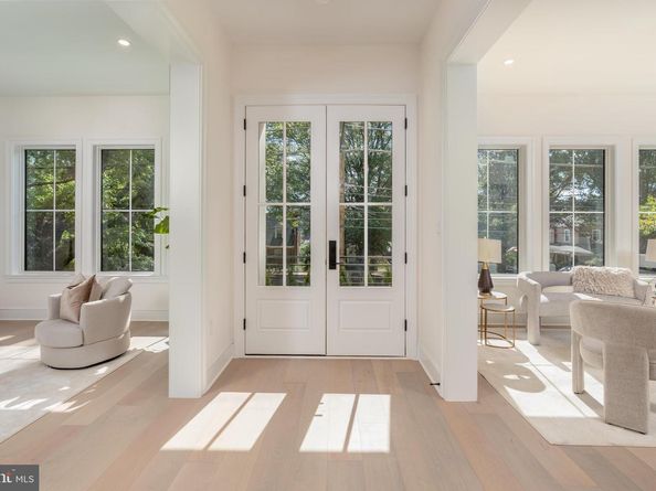 5631 Macarthur Boulevard NW, Washington DC 20016