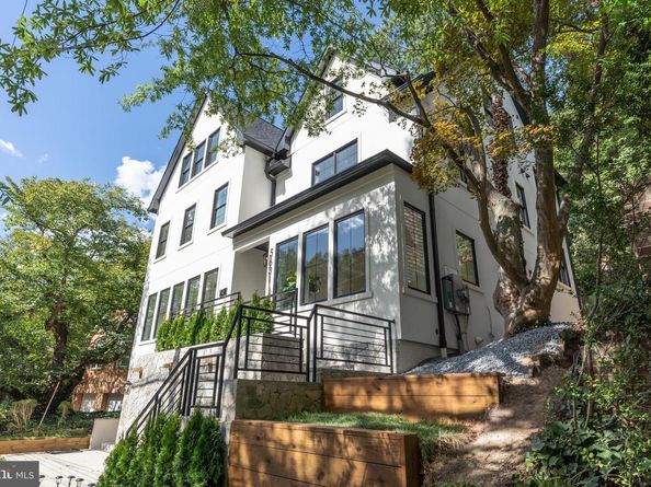 5631 Macarthur Boulevard NW, Washington DC 20016