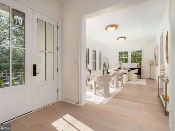 5631 Macarthur Boulevard NW, Washington DC 20016