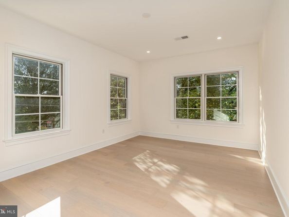 5631 Macarthur Boulevard NW, Washington DC 20016