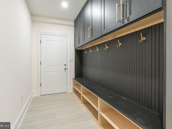 5631 Macarthur Boulevard NW, Washington DC 20016