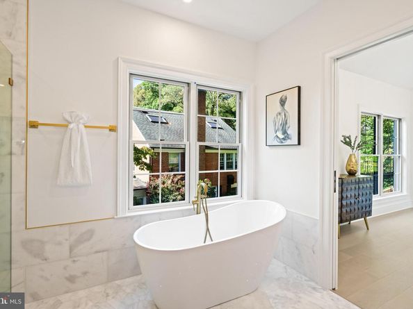 5631 Macarthur Boulevard NW, Washington DC 20016