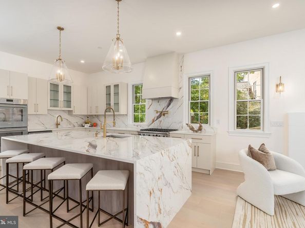 5631 Macarthur Boulevard NW, Washington DC 20016