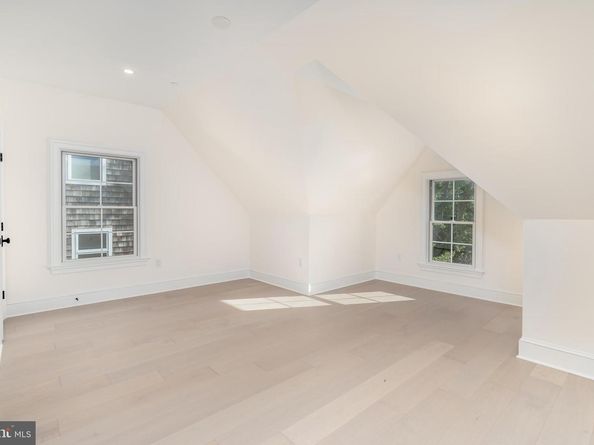 5631 Macarthur Boulevard NW, Washington DC 20016