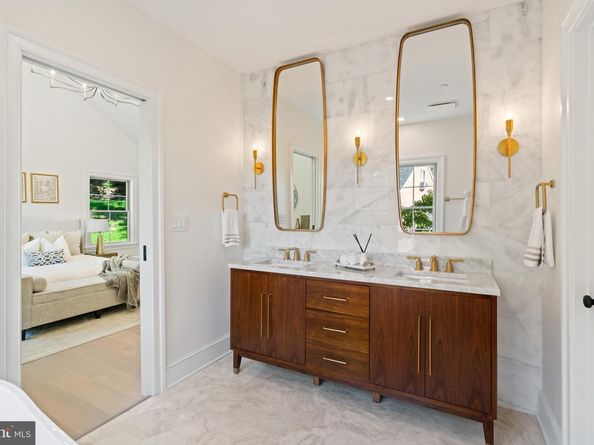 5631 Macarthur Boulevard NW, Washington DC 20016