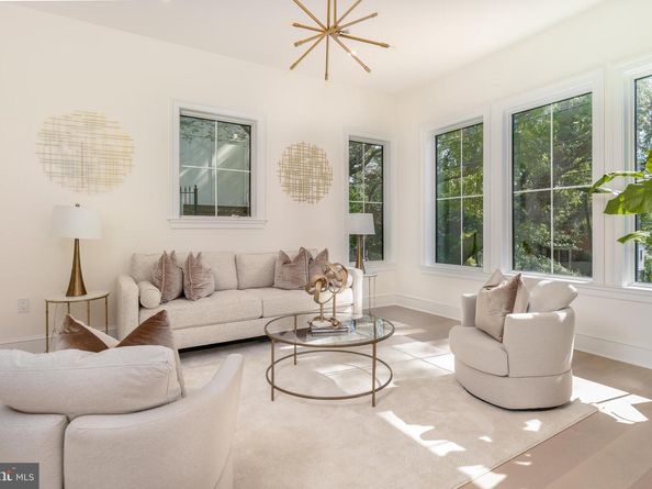 5631 Macarthur Boulevard NW, Washington DC 20016