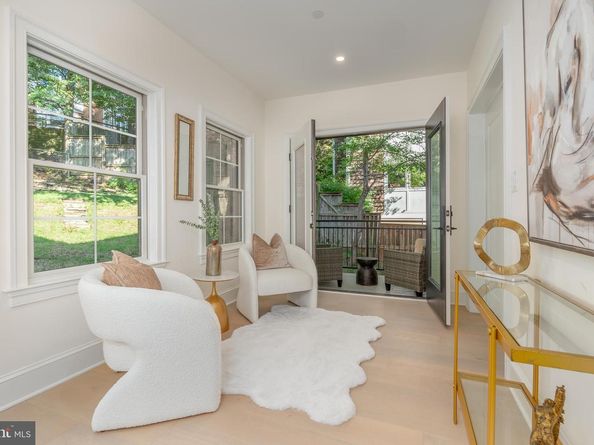 5631 Macarthur Boulevard NW, Washington DC 20016