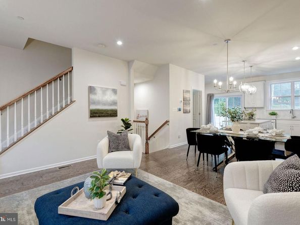 312 Rock Run Circle, Broomall PA 19008