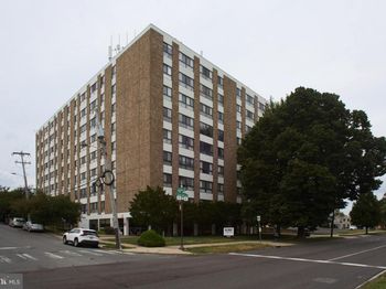 7600 E Roosevelt Boulevard