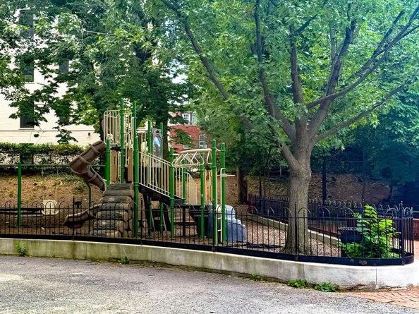1832 Calvert Street NW 3, Washington DC 20009