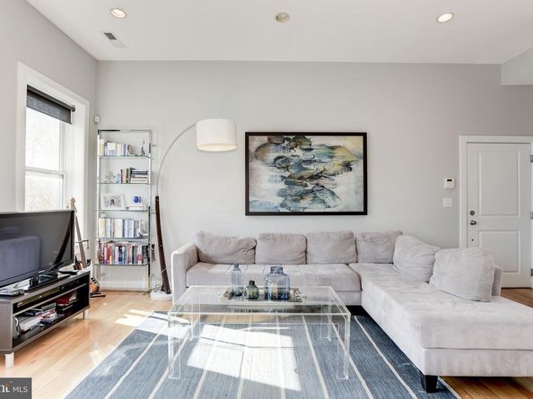 1240 4TH Street NW 200, Washington DC 20001