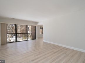 9713 Kings Crown Court 102, Fairfax VA 22031