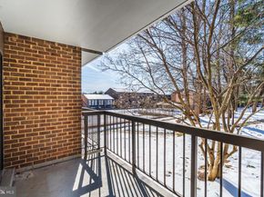 9713 Kings Crown Court 102, Fairfax VA 22031