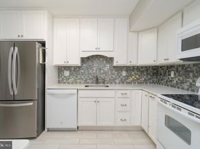 9713 Kings Crown Court 102, Fairfax VA 22031