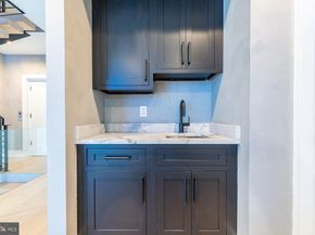 2320 Sansom Street, Philadelphia PA 19103