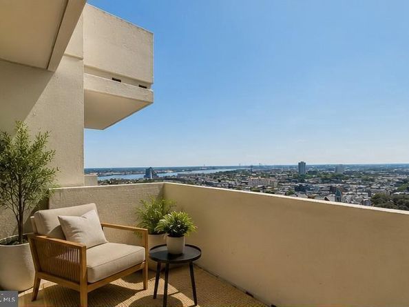 604 S Washington Square 2211, Philadelphia PA 19106