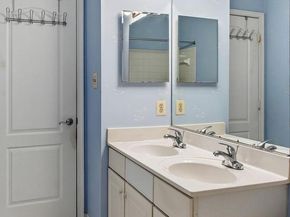 10008 Leamoore Lane, Vienna VA 22181