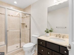 1121 S Lincoln Street, Arlington VA 22204