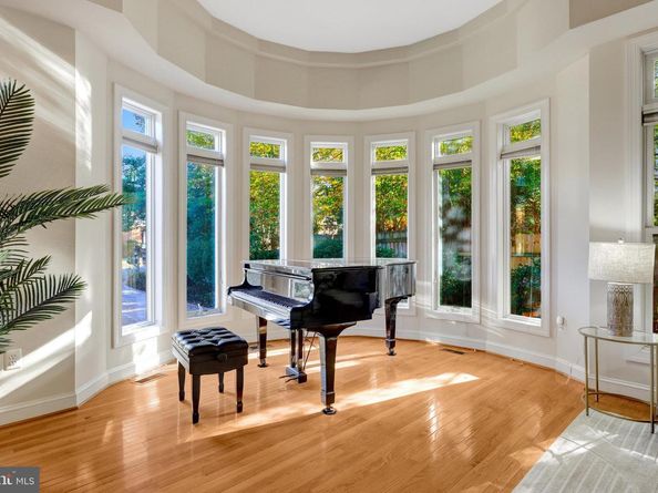 6941 Pine Crest Avenue, Mclean VA 22101