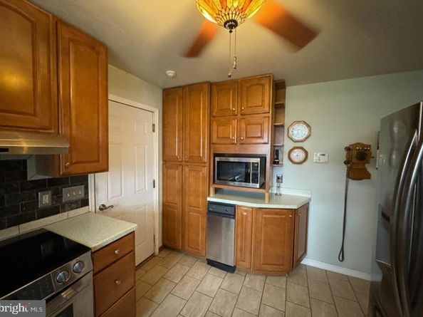 46 Hydrangea Road, Levittown PA 19056