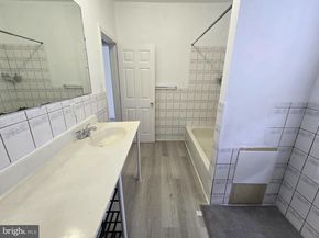 1009 W Susquehanna Avenue, Philadelphia PA 19122