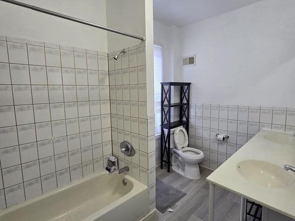 1009 W Susquehanna Avenue, Philadelphia PA 19122