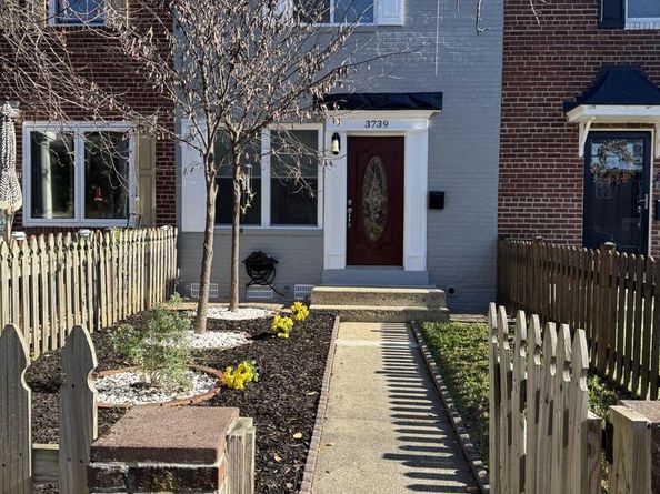 3739 Mark Drive, Alexandria VA 22305