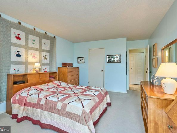 2300 Pimmit Drive 912, Falls Church VA 22043