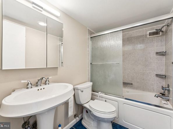 1300 Army Navy Drive 625, Arlington VA 22202