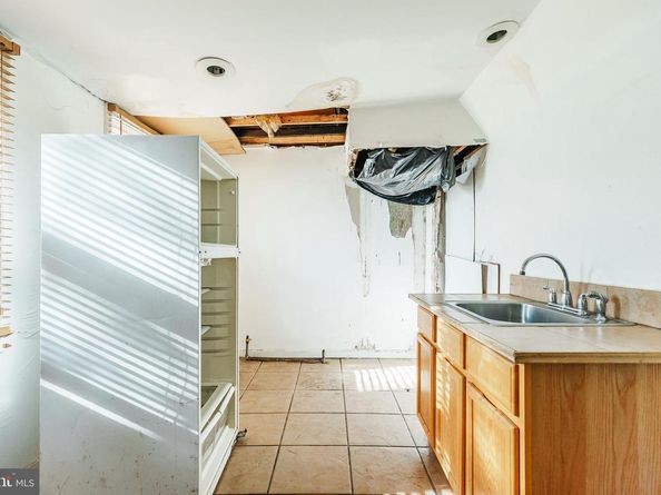 1350 S Melville Street, Philadelphia PA 19143