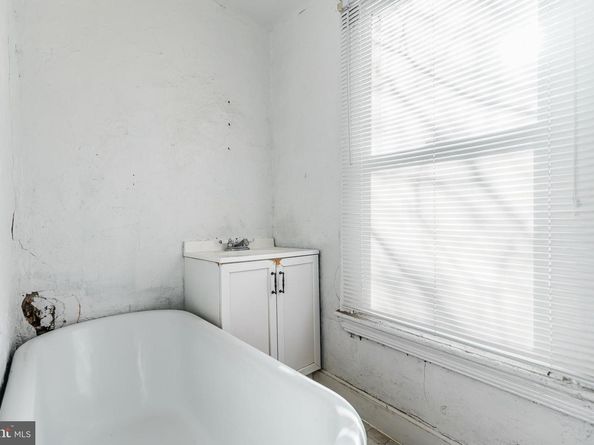 1350 S Melville Street, Philadelphia PA 19143