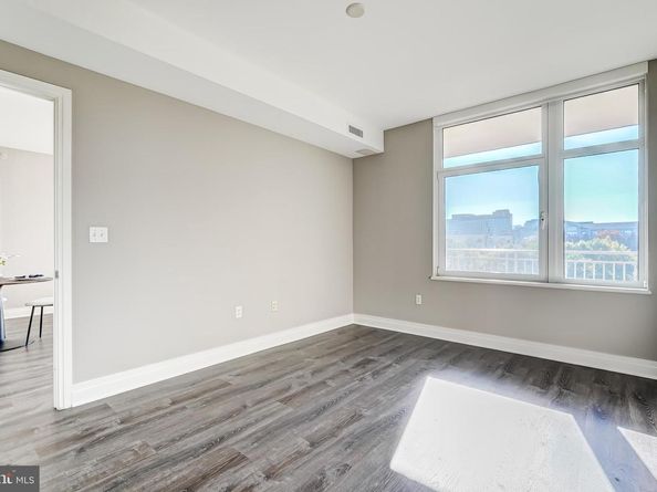 8220 Crestwood Heights Drive 708, Mclean VA 22102