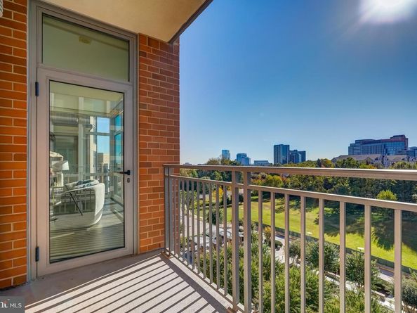 8220 Crestwood Heights Drive 708, Mclean VA 22102