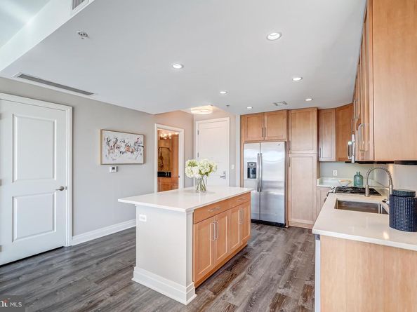 8220 Crestwood Heights Drive 708, Mclean VA 22102