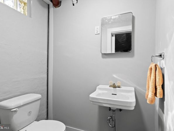 2502 Grand Avenue, Holmes PA 19043