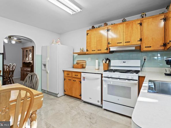 2502 Grand Avenue, Holmes PA 19043