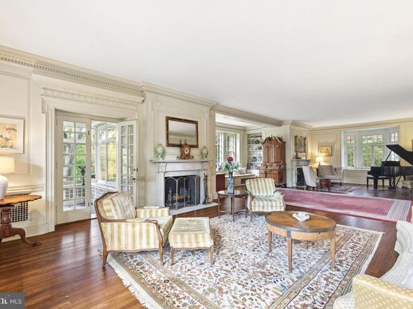 8600 Seminole Street, Philadelphia PA 19118