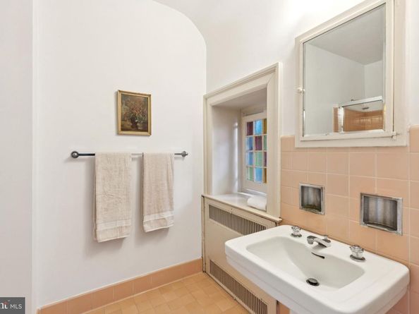 8600 Seminole Street, Philadelphia PA 19118