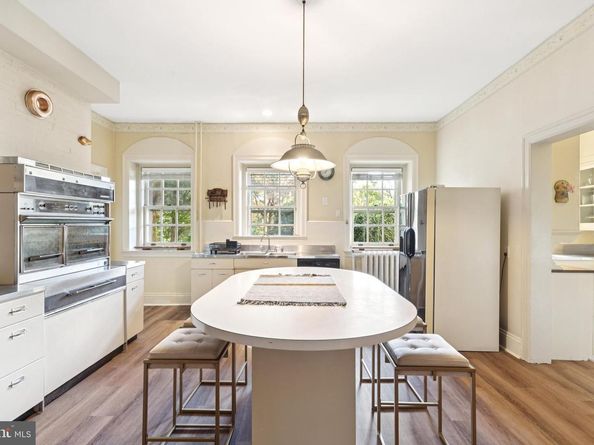 8600 Seminole Street, Philadelphia PA 19118