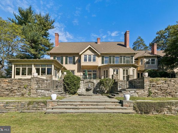 8600 Seminole Street, Philadelphia PA 19118