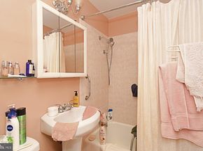8105 Hull Drive, Glenside PA 19038